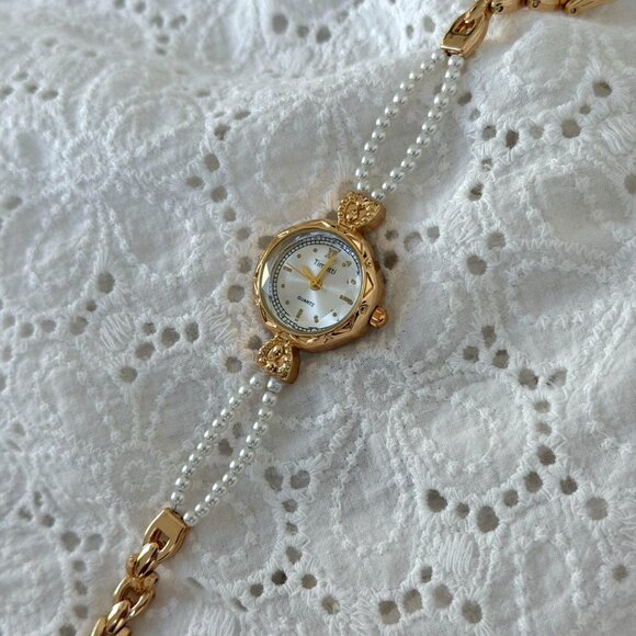 Sku:0491 cute vintage vibe gold mini watch bracelet with white pearls + gift bag - Picture 7 of 8